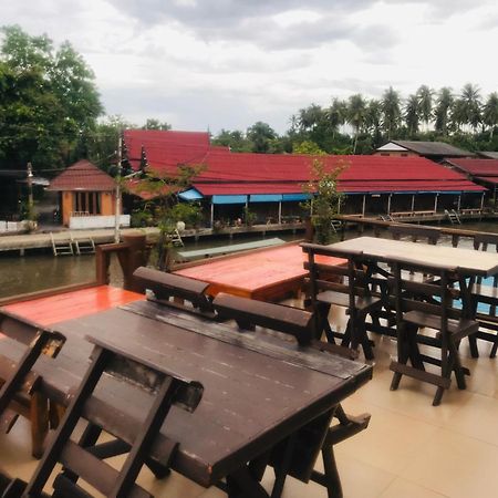 Baan Pitumata Amphawa Hotel Exterior photo