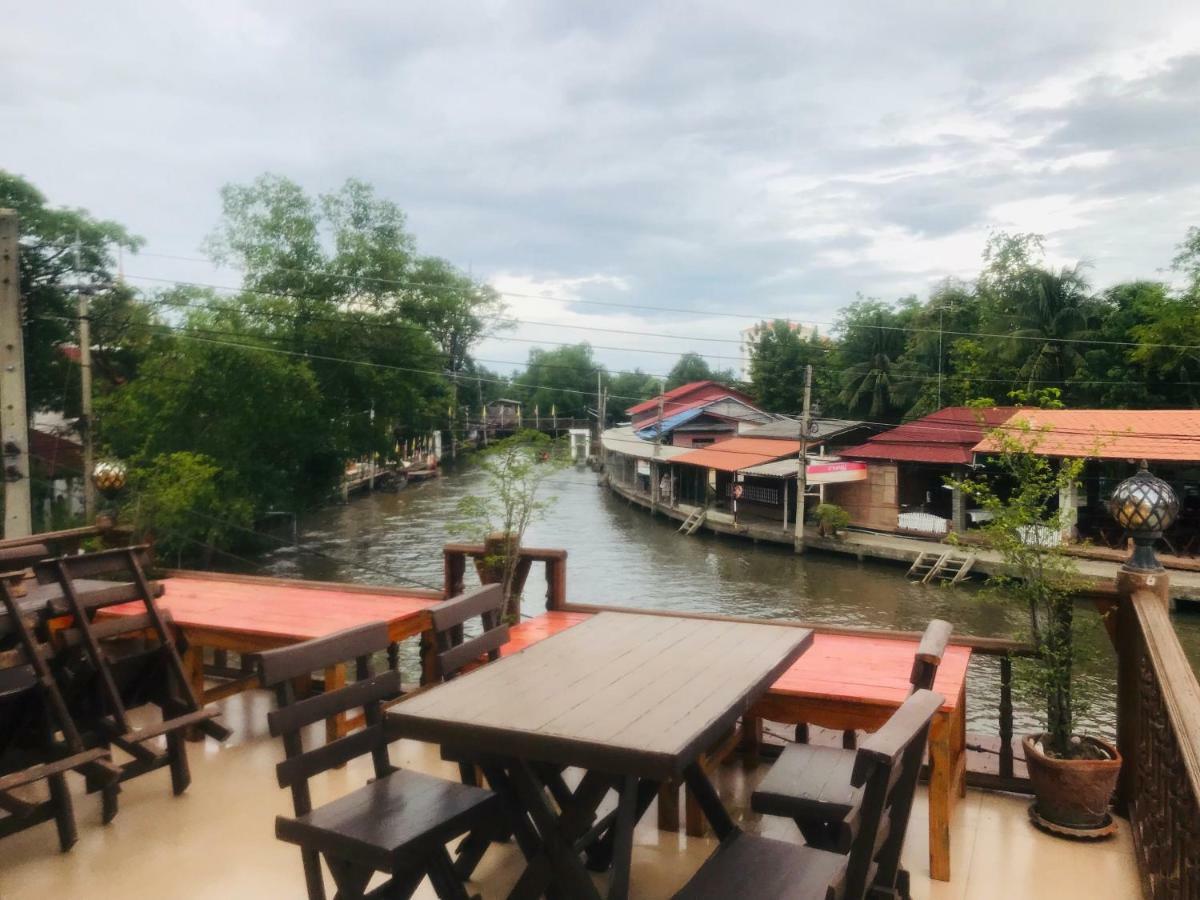 Baan Pitumata Amphawa Hotel Exterior photo