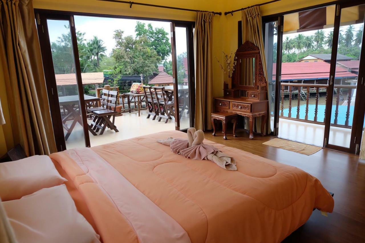 Baan Pitumata Amphawa Hotel Exterior photo