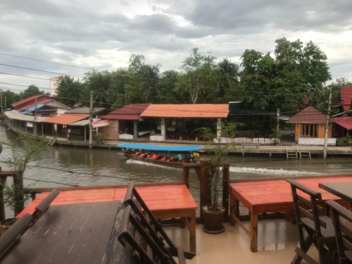 Baan Pitumata Amphawa Hotel Exterior photo