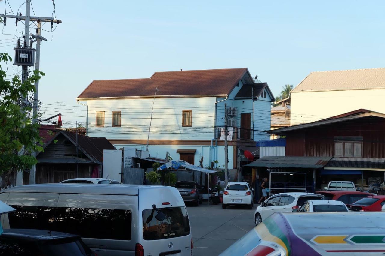Baan Pitumata Amphawa Hotel Exterior photo
